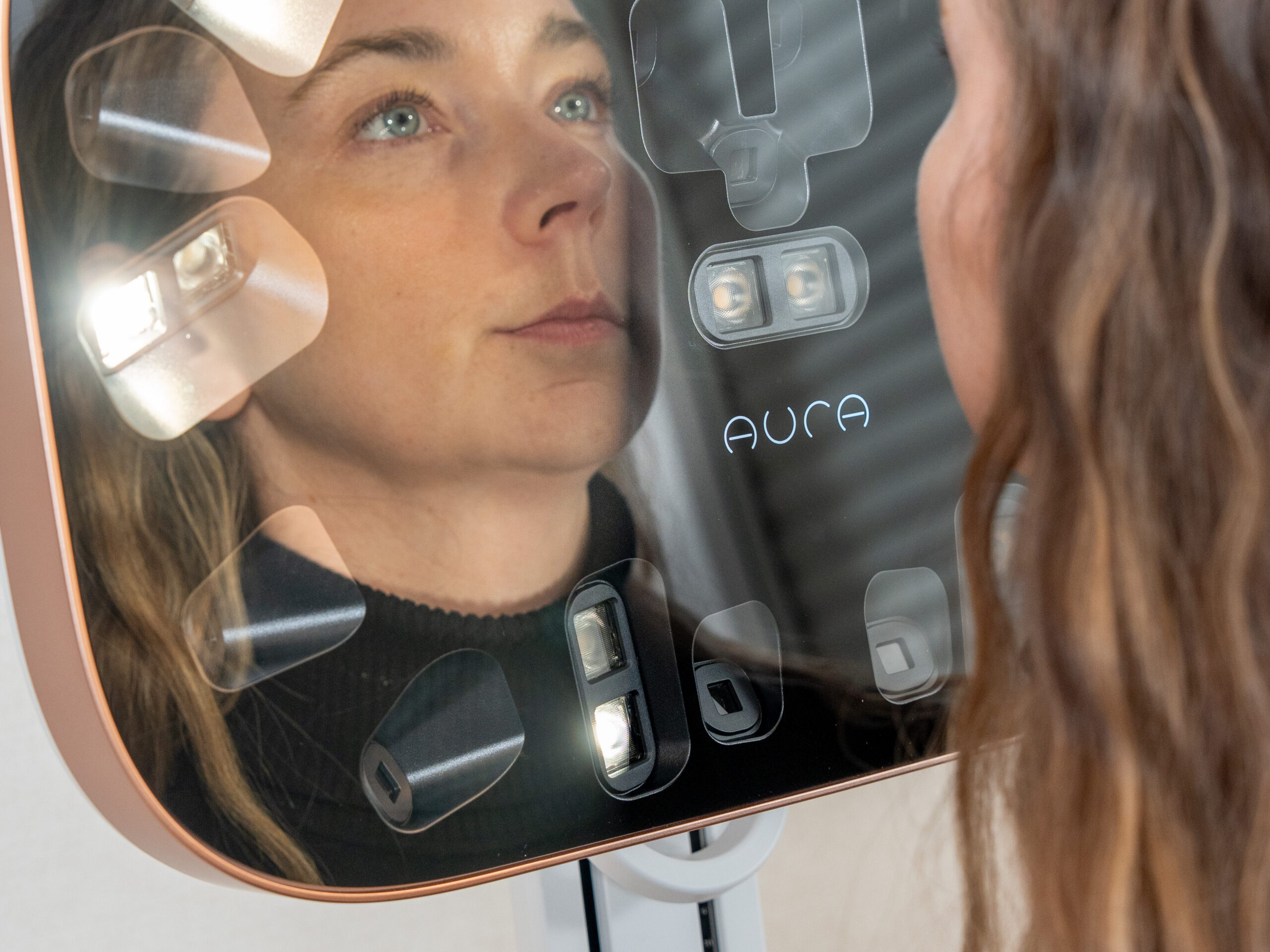 woman getting aura scan